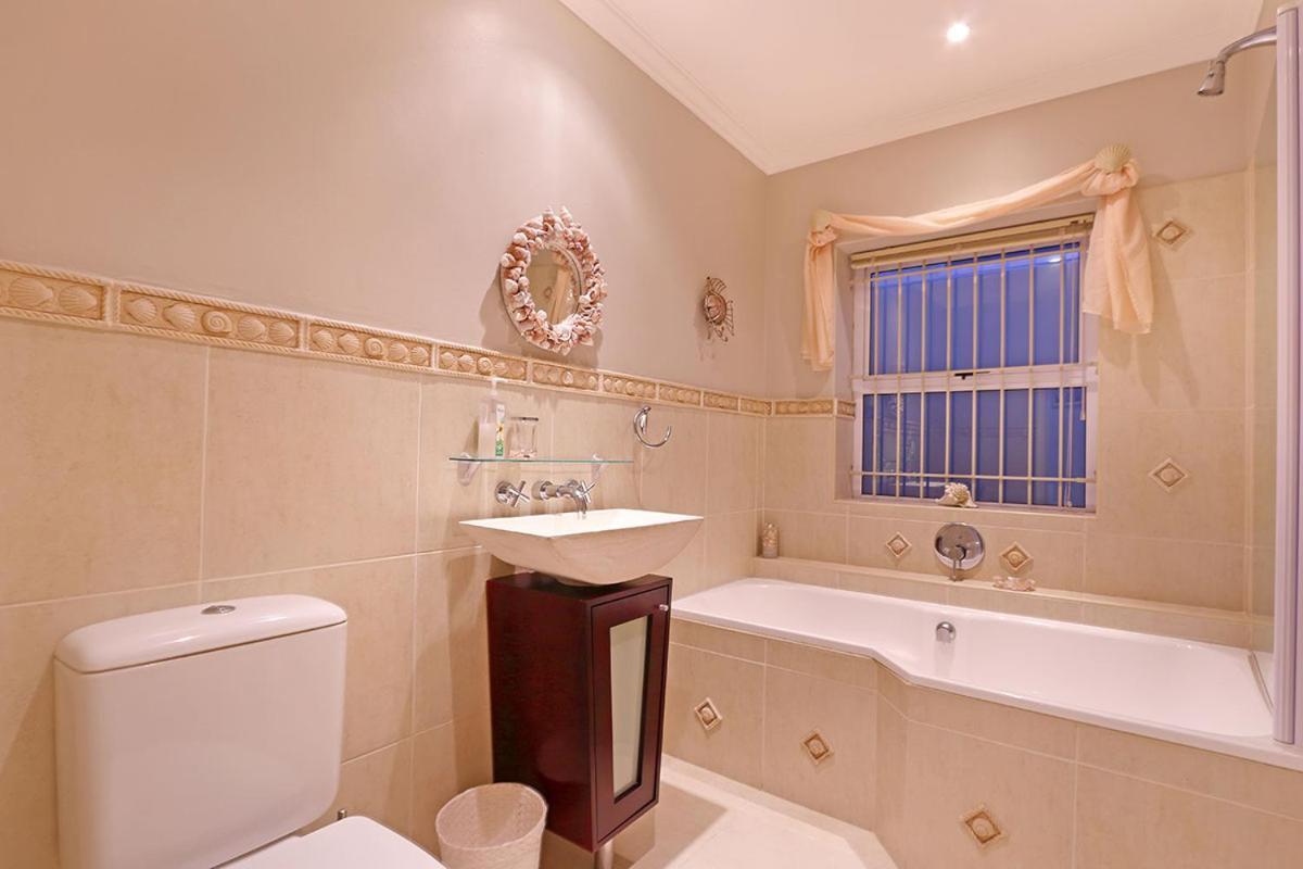 Bayview 30 By Hostagents Bloubergstrand Exterior foto