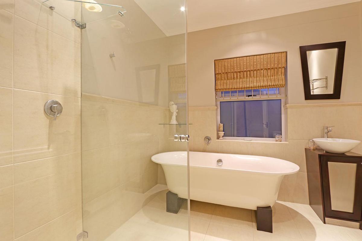 Bayview 30 By Hostagents Bloubergstrand Exterior foto