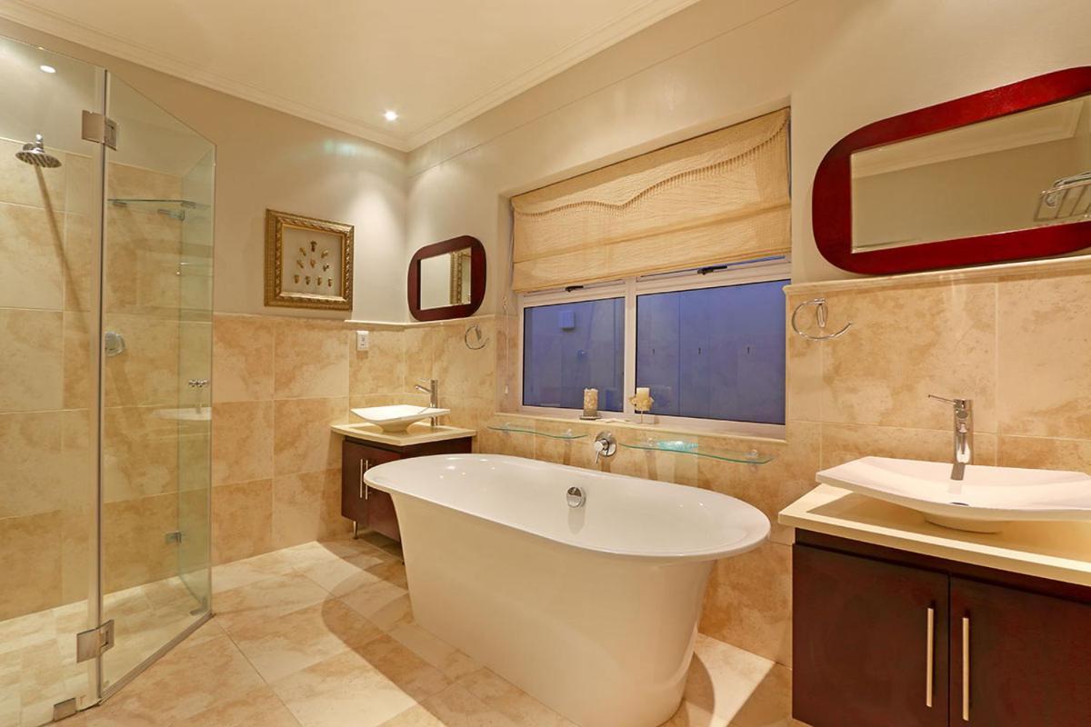 Bayview 30 By Hostagents Bloubergstrand Exterior foto